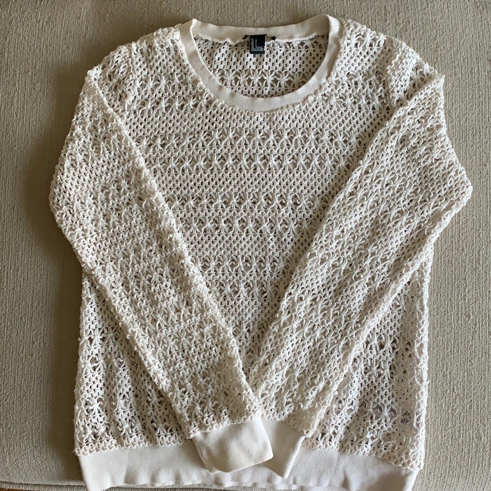 Fun forever 21 open knit long sleeve shirt!